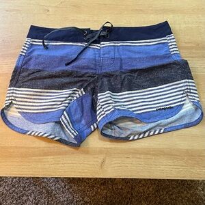 PATAGONIA Wavefarer Board Shorts Women’s Size 2 Blue & White Like New